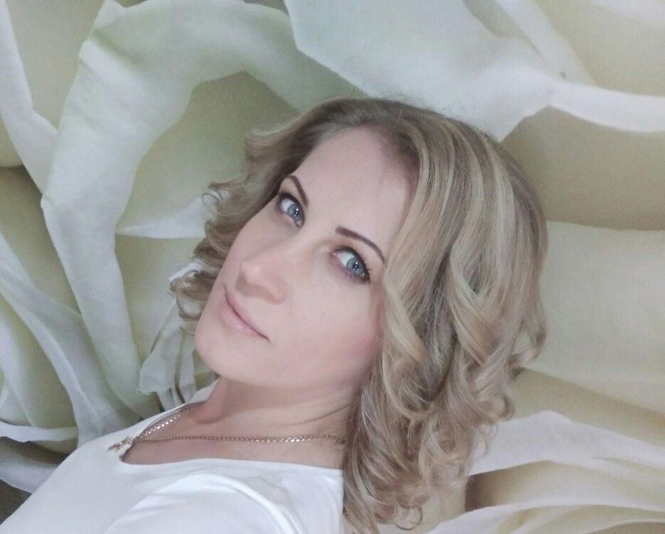 Olesya photos from a russian dating site