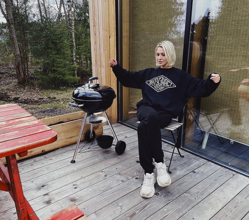 Katya rencontre femme qui aime le camping car